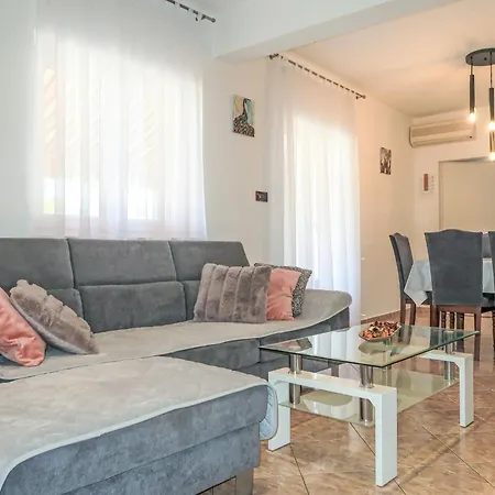 בית נופש Desanka By Interhome Kršan