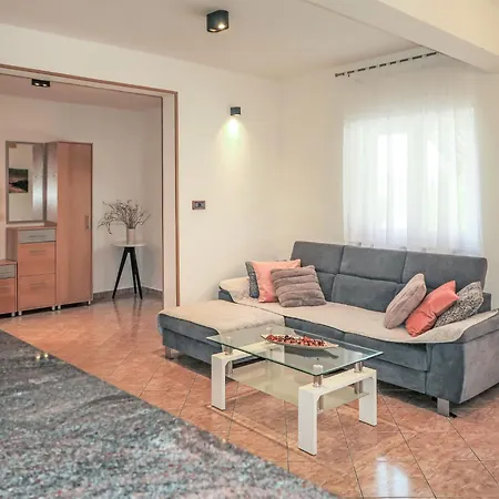 בית נופש Desanka By Interhome Kršan